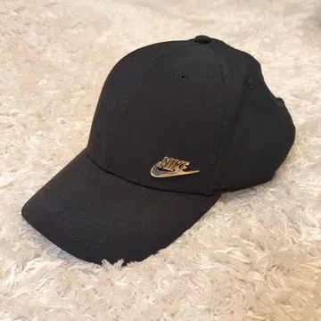 새상품급 NIKE 블랙 골드 로고 캡 ML