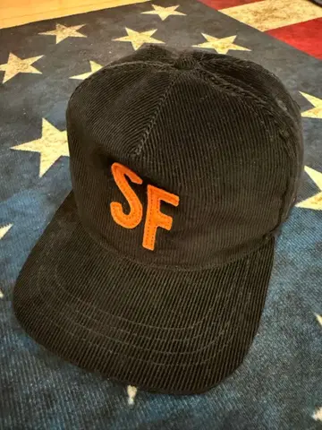 [ THE AMPAL CREATIVE ] SF 자수 코듀로이 캡 블랙