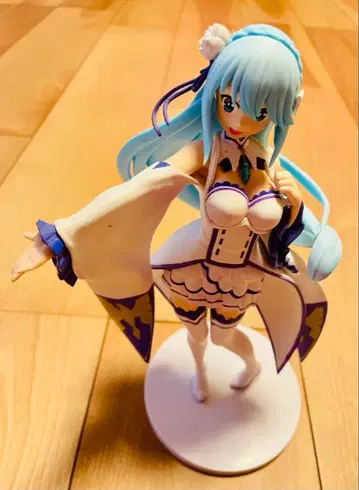 아쿠아 피규어 에밀리아