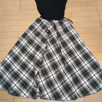 체크 무늬 롱 원피스 반팔 블랙