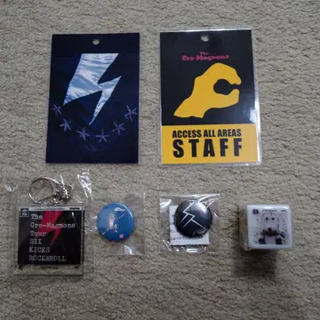 더 크로마뇽즈 투어 패스 캔뱃지 키링 주사위 세트