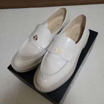 새상품급 DIANA 통굽 로퍼 25.0cm