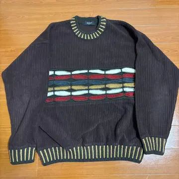 다크 브라운 니트 스웨터