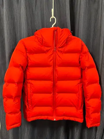 컨디션 최상 유니클로 심리스 다운 후드티 레드 후드 부착