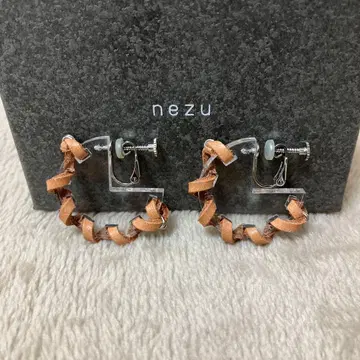 네즈 네즈 가죽 턴 귀찌