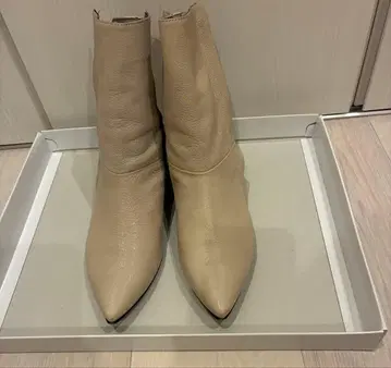 라보키고시 베이지 가죽 스틸레토 부츠