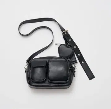 OLIVE des OLIVE 하트 파우치 포함 숄더백 블랙