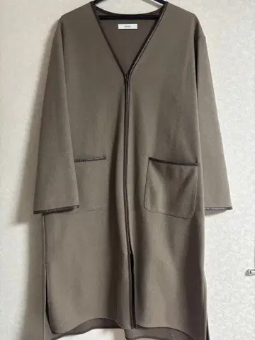 FENNEL 파이핑 가죽 롱 코트