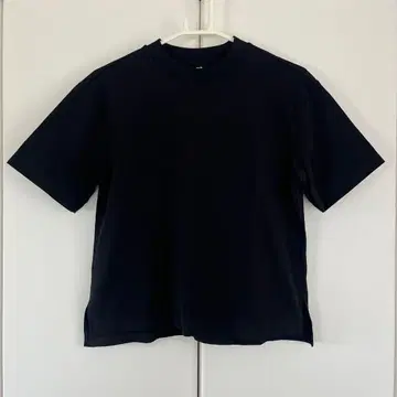 UNIQLO 에어리즘 블랙 반팔 T셔츠