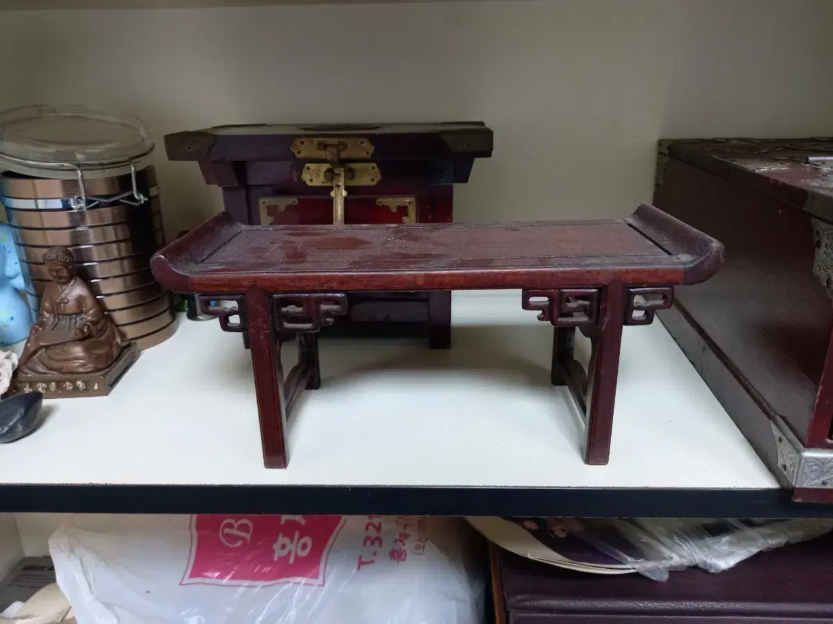 Small pedestal vahn.