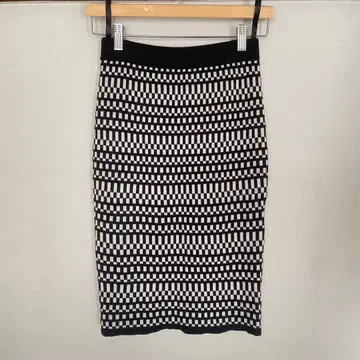 기하학 패턴 무릎 아래 기장 니트 스커트 2way 블랙 화이트 에스닉