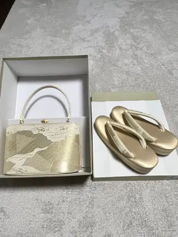 골드 클러치백과 조리 세트