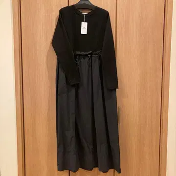 서니 라벨 어반 리서치 도킹 컷 원피스 긴팔