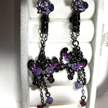 안나수이 나비 모티브 귀찌