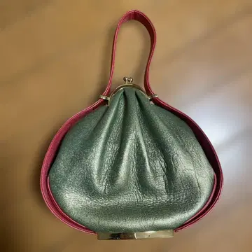 그린과 레드 핸드백 기모노