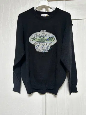 블랙 자수 디자인 니트 M