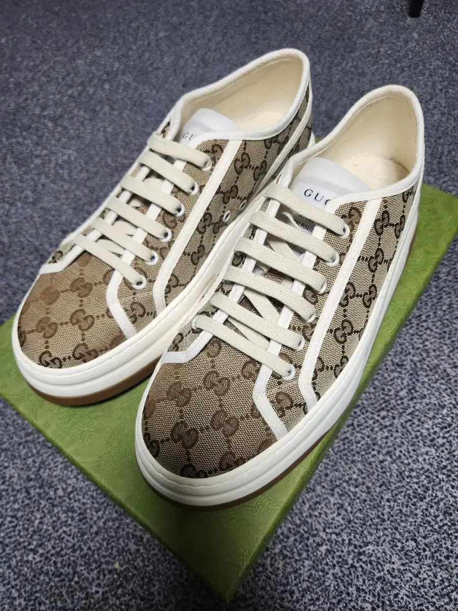 Authentic Gucci new GG sneakers size 9+