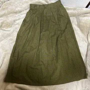 올리브 그린 플레어 스커트 L 사이즈 KHBD3624