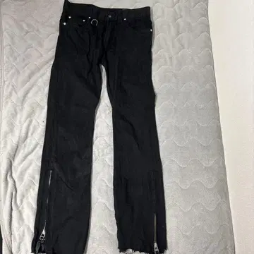 블랙 데님 팬츠 지퍼 포함