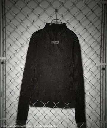 새상품급 지나시스 죠죠 콜라보 니트