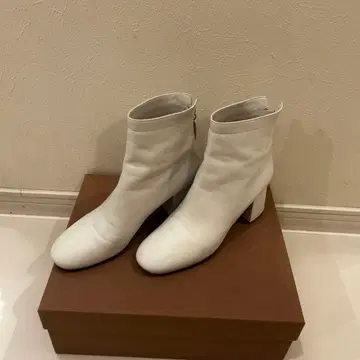 지안비토 로시 화이트 부츠