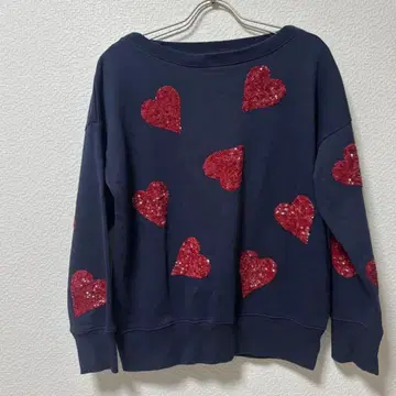 [ 그레이스 콘티넨탈 ] 레어 하트 스팽글 맨투맨 네이비 레드