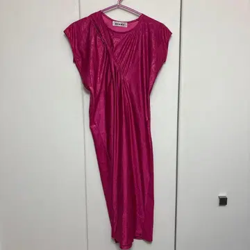 gomme 쇼킹 핑크 드레이프 원피스