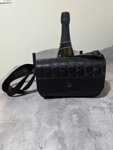 LACOSTE 모노그램 숄더백