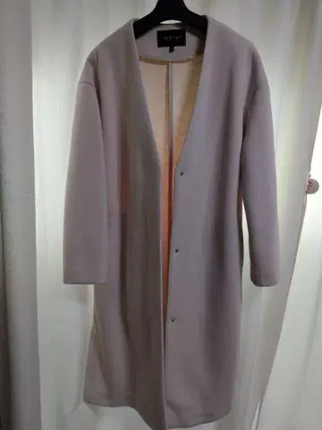 INDIVI 옅은 베이지 롱 코트