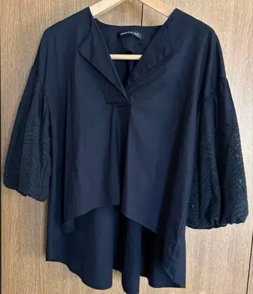 mizuiroind 봉긋한 볼륨 소매 풀오버 블라우스