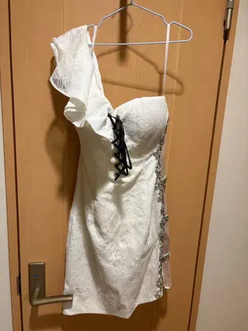 [ 파격 ] Glossy M 화이트 드레스