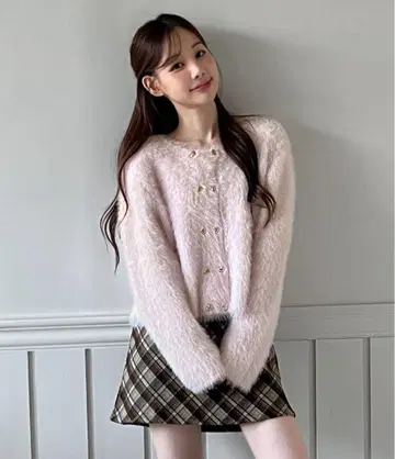 라이트 핑크 퍼 소재 가디건