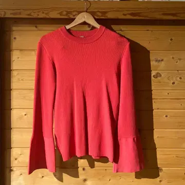 Mila Owen 리브 플레어 소매 상의