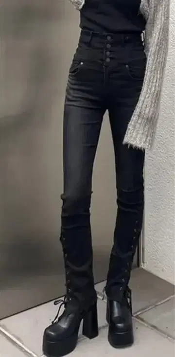 [ EMODA ] 헴 레이스업 하이웨스트 스키니진 에모다 사이즈 M