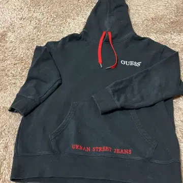 GUESS 블랙 후드 부착 후드티