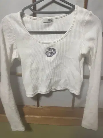 화이트 리브 편 긴팔 크롭 상의