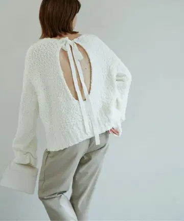 [택 포함 새상품] 개럴개런트 부클레 백 오픈 니트 화이트