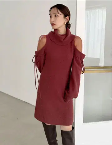 스나이델 시스루 숄더 미니 니트 원피스