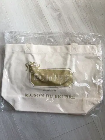 미사용 새상품 에시레 메종 뒤 부르 토트백