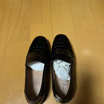 블랙 악어 엠보싱 로퍼 디노스