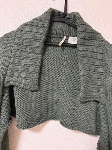 카키색 카라 부착 머플러