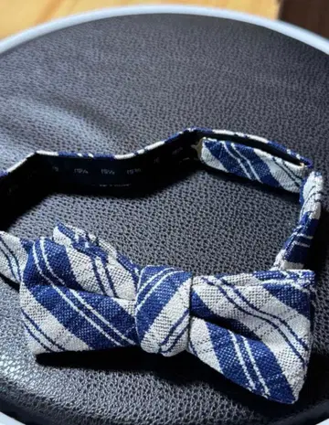 GIRAFFE 100% 실크 스트라이프 나비 넥타이