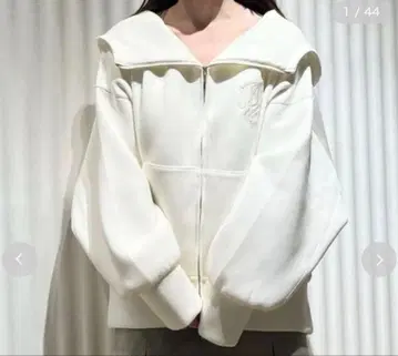 SNIDEL 볼륨 후드티 화이트