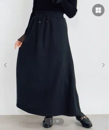 엠마 테일러 스타일 도어 스파클 맨투맨 플레어 스커트 블랙