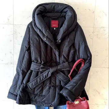 새상품급 아마카 AMACA 숄카라 다운 블랙 38 벨트 포함 블랙