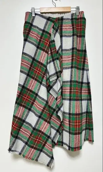 AMERI 비대칭 체크 스커트