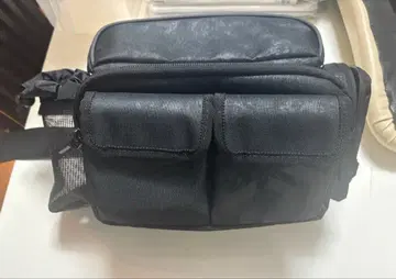 새상품급 다이와 사이드 핏 백 블랙