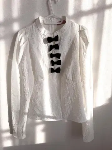 Rmine 리본 디테일 긴팔 상의