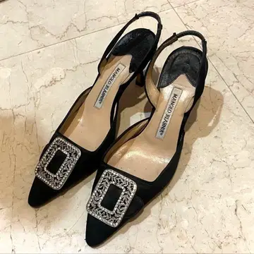 마놀로 블라닉 펌프스 37