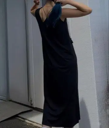 [새상품급] AMERI 아메리 CROSS STRAP CUT DRESS